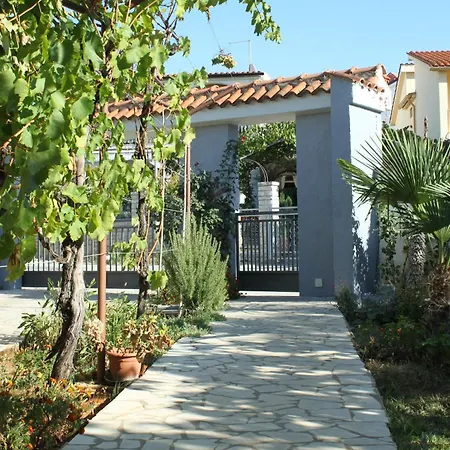 With A Parking Space Stinjan, - 7369 아파트 풀라